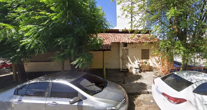 Casa com terreno de 1.000m², 4 quartos, 2 banheiros, ocupada