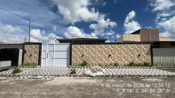 Casa com 2 quartos, 2 banheiros e 1 vaga em Bayeux/PB