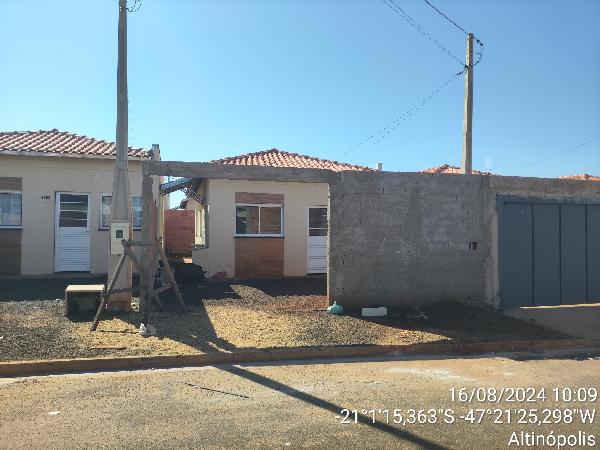 Casa com 2 Quartos e Área de Serviço em Altinópolis