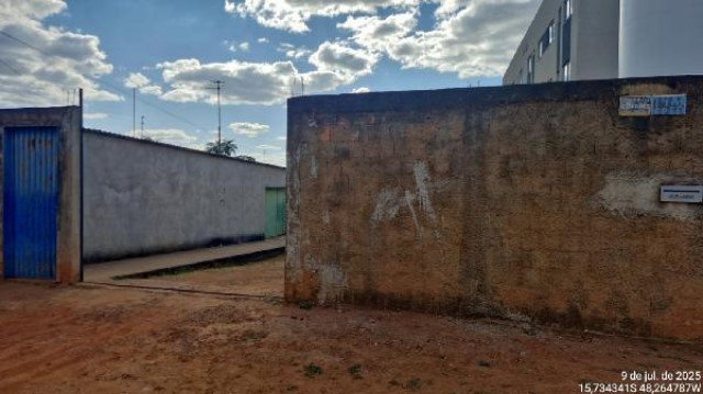 Casa com 2 quartos, 69,94m², varanda e área de serviço