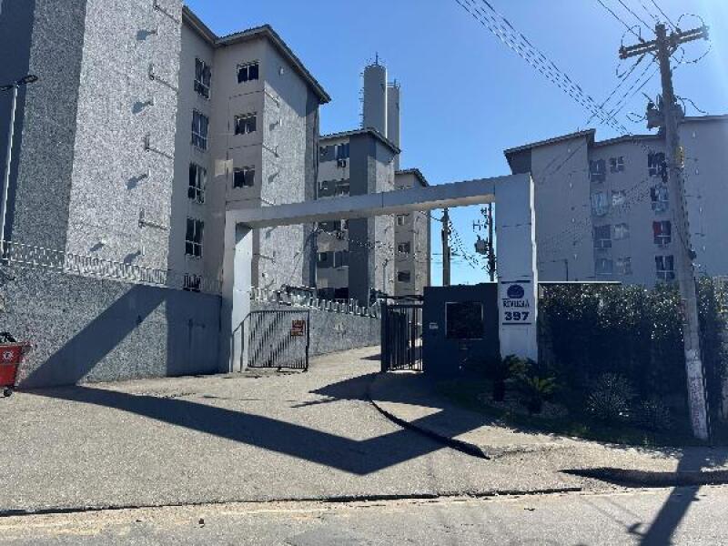Apartamento com 2 quartos e vaga de garagem em condomínio