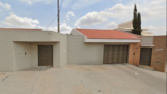 Casa ampla 258m² construída em terreno de 720m², ótima oportunidade