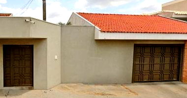 Casa ampla 258m² construída em terreno de 720m², ótima oportunidade