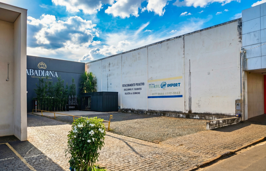Terreno comercial de 240m² em área estratégica