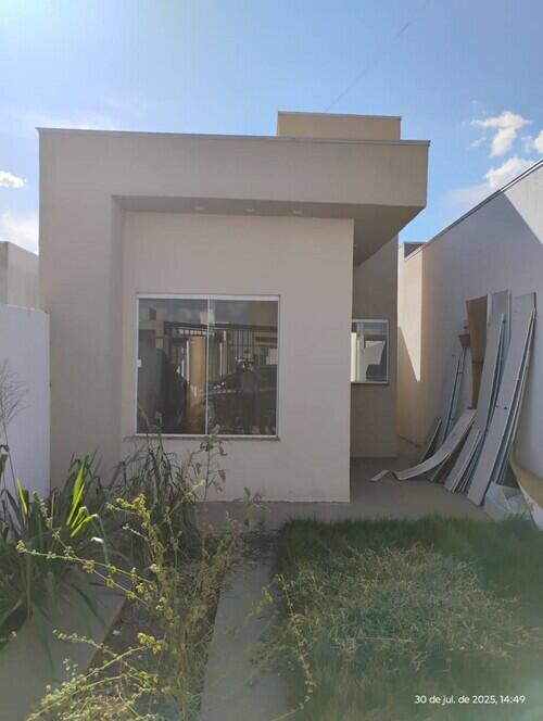 Casa Desocupada em Condomínio com 52m² de Área Construída