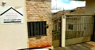 Casa 08 com 3 quartos, 2 banheiros, 90m² construída, imóvel ocupado