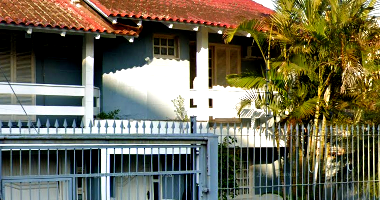 Casa com 3 quartos, 2 banheiros, 211,98 m² construída, ocupada