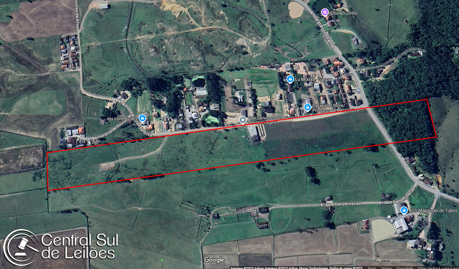 Terreno amplo com 126.500m², relevo plano e infraestrutura parcial