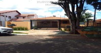 Casa com 663m² de área total e 279m² construída, ocupada