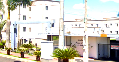 Apartamento com 2 Quartos e 2 Vagas em Condomínio Fechado