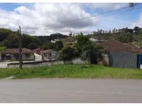 Casa desocupada com 185 m² construídos