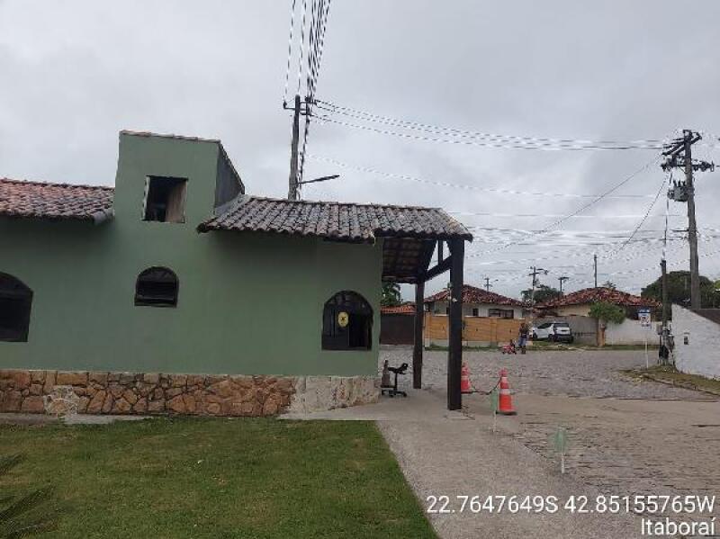 Casa com 2 Quartos e Varanda em Condomínio