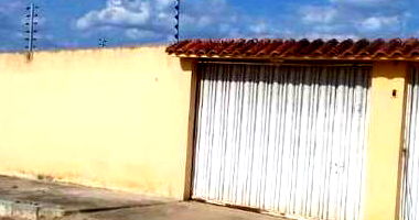 Casa Padrão Ocupada com 3 Vagas e Ampla Área em Tacaimbó