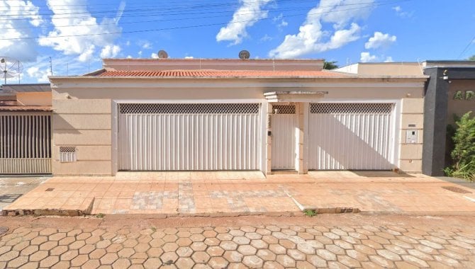 Casa ampla 3 quartos, 2 banheiros, 376m² construída, ocupada