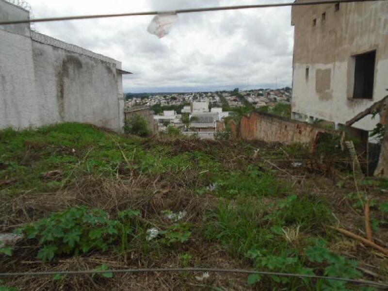 Terreno amplo em Uberlândia com ótima localização