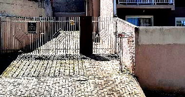 Casa com 2 Quartos e Área Privativa em Fazenda Rio Grande