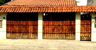 Casa Ocupada com 4 Vagas e Ampla Área em Mesquita/RJ
