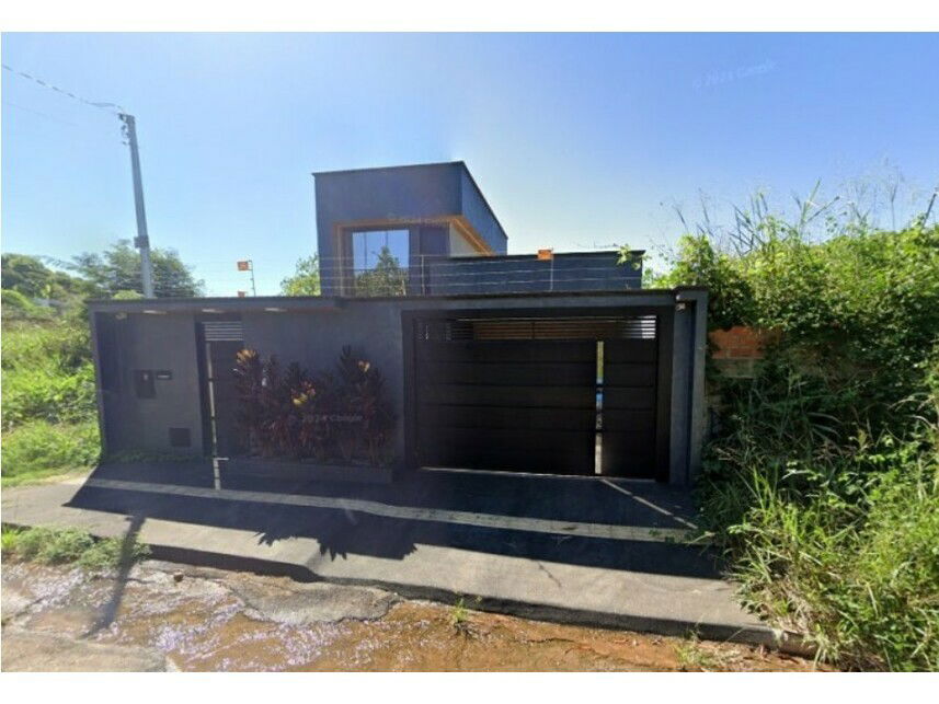 Casa com 160,95m² construída em terreno de 300m², imóvel ocupado