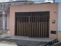 Casa com 4 dormitórios, 3 suítes, 1 vaga de garagem, 144.30m² construídos, ocupada
