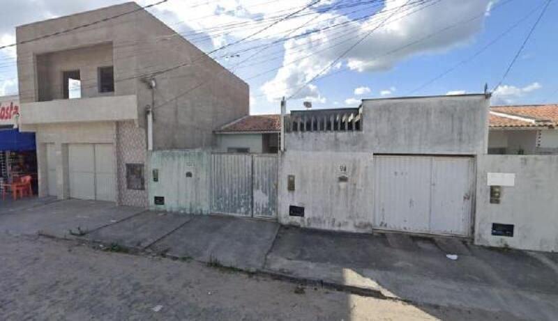 Casa com 2 Quartos e Varanda em Feira de Santana