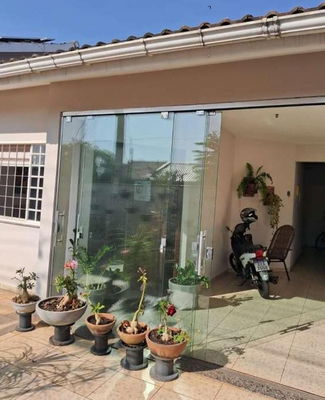 Casa em alvenaria com 37,42m² em terreno de 306,25m², Cianorte