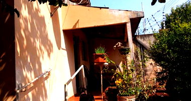 Terreno urbano com casa antiga de 51m², Vila Larsen