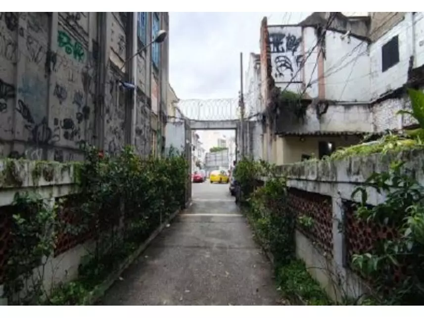 Casa em leilão com 91.80m² de área construída