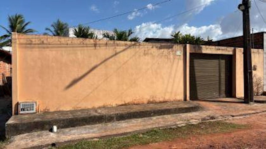 Casa com 3 quartos, 2 banheiros e 1 vaga de garagem