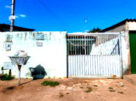 Casa aconchegante com 2 quartos e amplo terreno em Santo Antônio do Descoberto