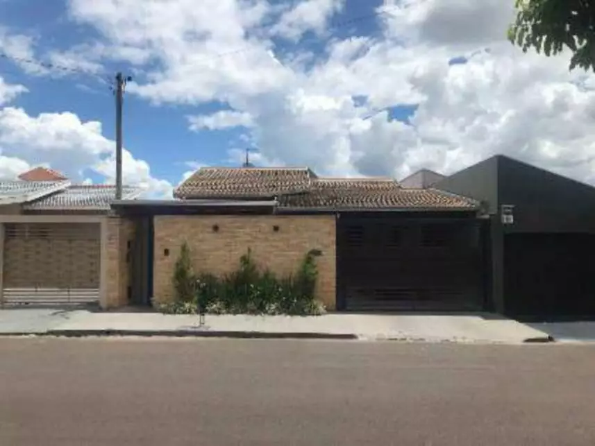 Casa em leilão com 4 quartos e 2 banheiros