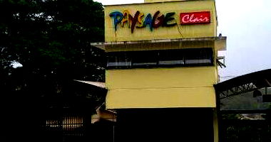 Casa em condomínio com 216m² construída, ocupada