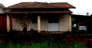 Casa padrão com 2 quartos, 1 banheiro, área construída 77,75m², ocupada
