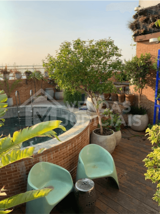 Duplex Reformado com Piscina e Vista Panorâmica