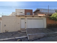 Casa com 3 quartos, 2 banheiros, 190m² construída, imóvel