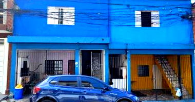 Casa com 6 unidades domiciliares, 6 quartos, 3 pavimentos, desocupada