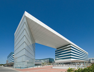 Sala comercial de 48m² com 1 vaga, desocupada