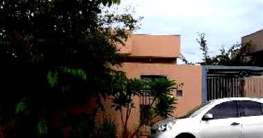 Casa com 2 quartos, 1 banheiro e vaga de garagem