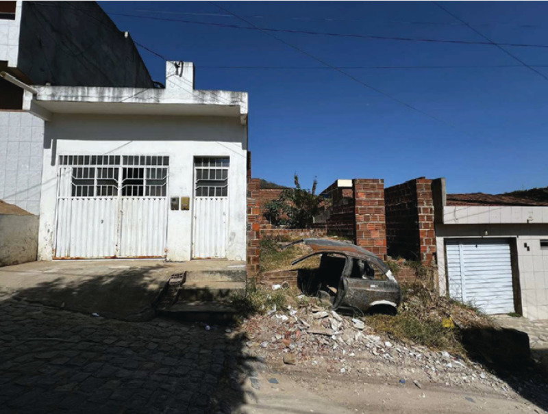 Casa com 3 quartos, 2 banheiros, 100m², desocupada