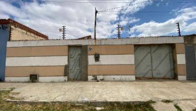Casa com 4 Quartos e 3 Banheiros, 140m² -