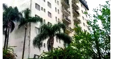 Apartamento Ocupado com 3 Quartos e 3 Banheiros em Leilão