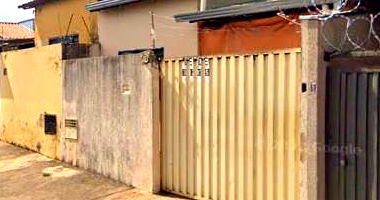 Casa com 2 quartos, 1 banheiro, garagem coberta, área construída 51,24m², imóvel ocupado