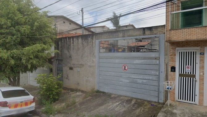 Direitos sobre terreno 250 m² com construção, desocupado