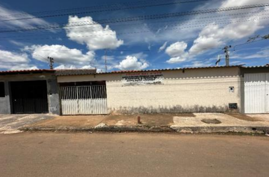 Casa com 3 quartos, 1 banheiro, 114,94 m² construída, ocupada