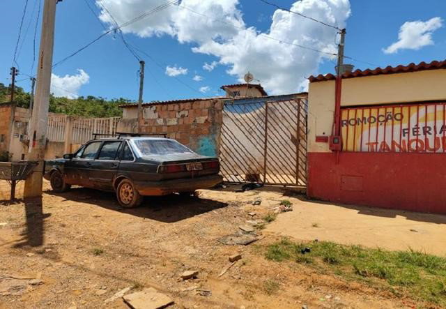 Casa residencial com 2 quartos, ocupada, em condomínio fechado