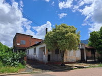 Casa tipo chalé com 300m² de terreno no Bairro Três Portos