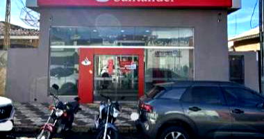 Prédio Comercial Desocupado em Guapiaçu - SP