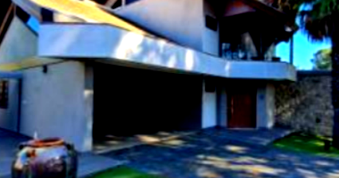 Casa com 962m² construída, terreno 1.139m², imóvel ocupado