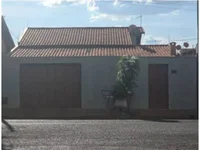 Casa ocupada com 121 m² de área construída