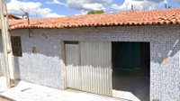 Casa ocupada com 1 quarto em terreno de 200 m²