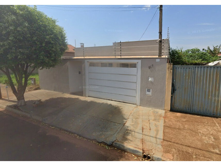 Casa com 3 quartos e 2 banheiros em leilão - 94m² construídos